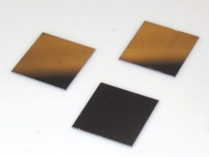 Array of 0.5 um long Si nanowires on 10 mm x 10 mm Si substrates