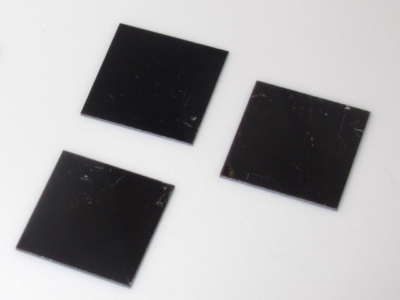 Array of ~3 um long Si nanowires on 10 mm x 10 mm Si substrates