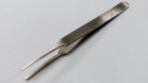 Tweezers for AAO handling